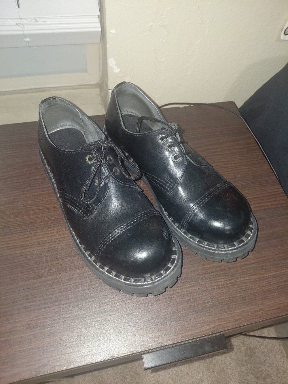 Steel toe shoes